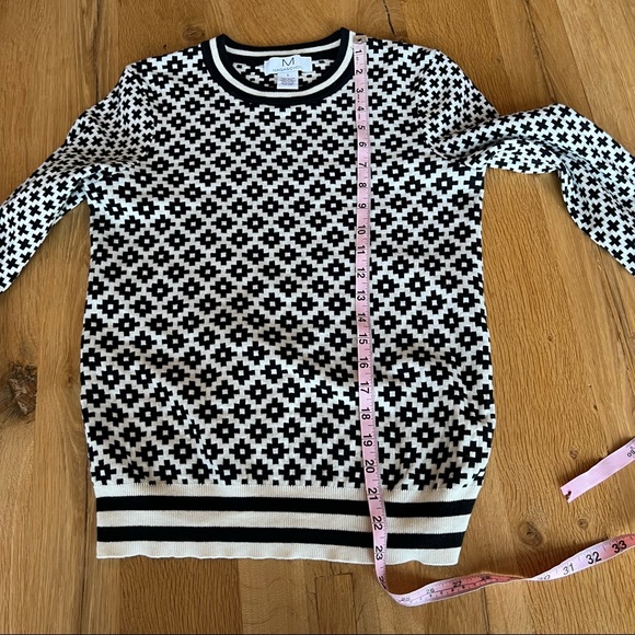 Black and White Optic Print Sweater - Picture 6 of 7